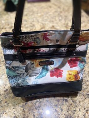 Stone Mountain Accessories Floral Canvas Tote in Black, Red, Yellow, Teal